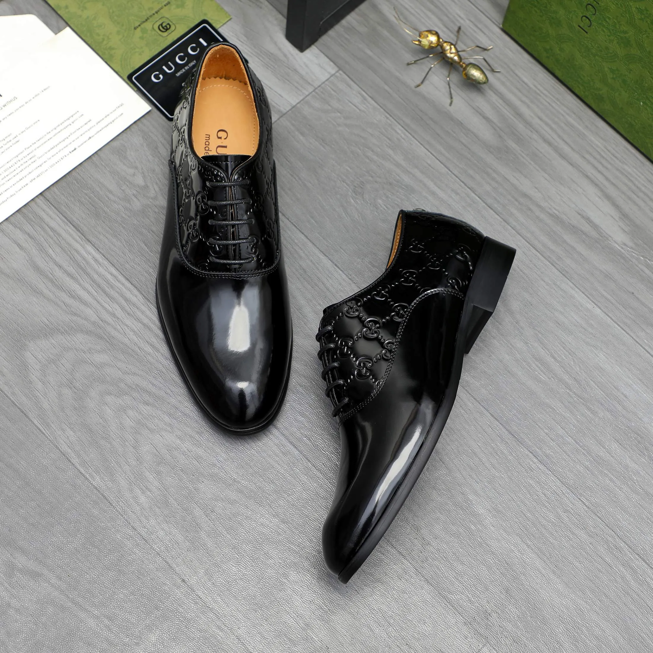 Men's shoes 💰p500 Product trademark: GUCCI "Gucci" business lace-up leather shoes Regular size: 38-46 (38.45.46 is custom-made and non-returnable) Product materials: Selected pearlescent cowhide stitching embossed cowhide upper, cowhide lining, original rubber outsole